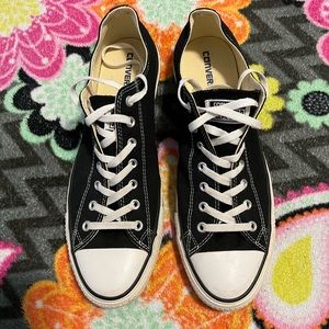Men’s black Converse